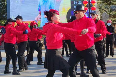 糖豆广场舞精选：《很任性》_广场舞视频大全，32步广场舞教学