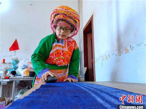 四川泸州：刺绣苗族服饰 传承民族文化