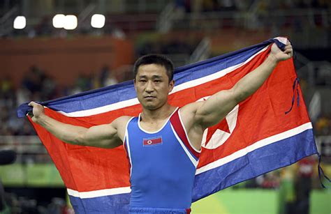 （杭州亚运会）举重女子64公斤级：朝鲜选手获金牌 中国选手摘银