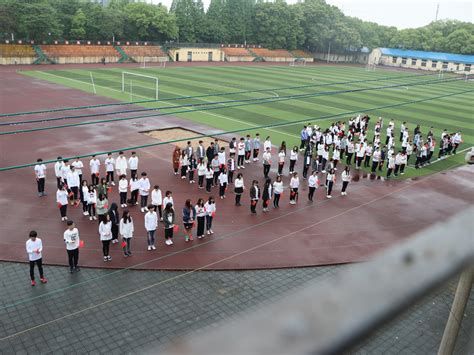 新学年第一次升旗仪式,校领导发表国旗下讲话-宁夏长庆初级中学