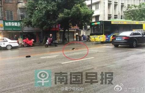 柳州一老汉清晨过马路被撞倒 遭遇5次车祸身亡-凤凰新闻