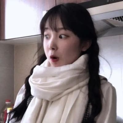 甜美女生头像床上