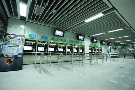 深圳布吉火车站东站现在正式开通了吗、可以订票了吗、旁边有地铁吗、火车站和地铁站距离有那么远/谢谢