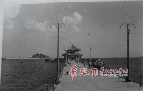 青岛这座栈桥 曾是军事码头 如今游客络绎不绝|栈桥|青岛|码头_新浪新闻