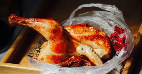 厨神争霸赛 | 风靡杭州35年的吴山烤鸡“秘方”首次大公开！杭州人最馋的烤鸡味道原来是这样做出来的..._大厨
