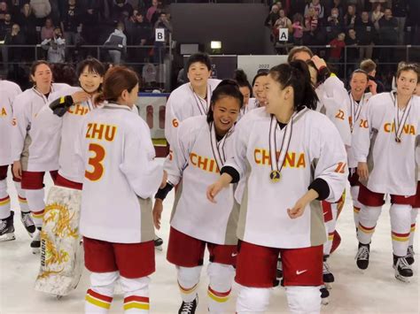 今天世界女子冰球锦标赛中国队以7：2战胜波兰队，夺得该组别冠军。