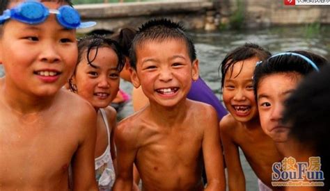 【童年戏水摄影图片】清远纪实摄影_太平洋电脑网摄影部落