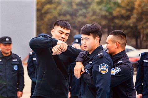 MMA运动员冯亚飞出任亳州市公安局特警支队教官_中国网