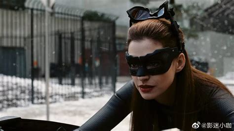 《蝙蝠侠：黑暗骑士崛起》里安妮·海瑟薇饰演的猫女，必须算一个！！