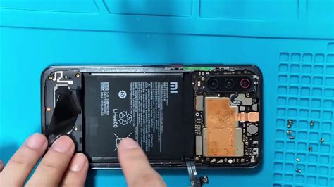 荣耀10换电池教程华为荣耀十维修手机内置电板维修拆机换电池视频
