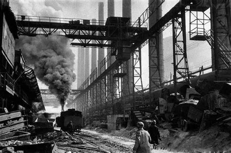 一组老照片：1978年的鞍山钢铁厂，钢铁工人们彼时的生活场景-搜狐大视野-搜狐新闻