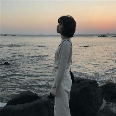 海边温柔女生头像真人