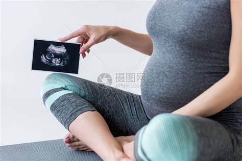 手机对未出生婴儿的危险高清图片下载-正版图片502416559-摄图网