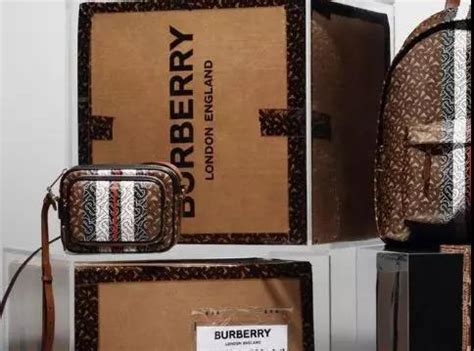 Burberrys “Burberrys”和“Burberry”有什么区别？