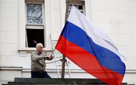 外交官遭驱逐 俄驻英大使馆降旗 - 国际视野 - 华声新闻 - 华声在线