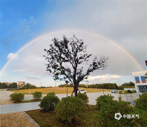 北京：雨中出现双彩虹 绚烂多姿(组图)_凤凰资讯