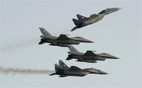 乌军称已突破南部“最难防线”？乌总统：为F16战机交付做准备！_新浪新闻