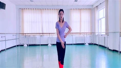中国舞蹈考级四级《啄木鸟》三拍舞步练习，老师示范动作_腾讯视频