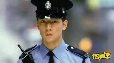 香港市民为警察送温暖，阿Sir惊喜“眼湿湿”_新华报业网