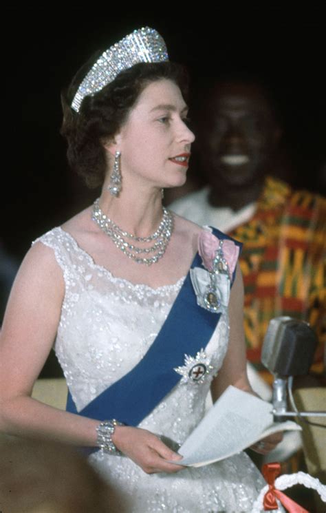英国伊丽莎白女王罕见而经典的老照片 那张至高无上的面孔|伊丽莎白二世|埃塞俄比亚|伊丽莎白_新浪新闻