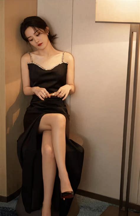 赵丽颖黑色长裙造型-528时尚网