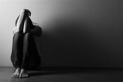 抑郁症的前兆表现有哪些？出现4个现象要引起警惕_伊秀健康|yxlady.com