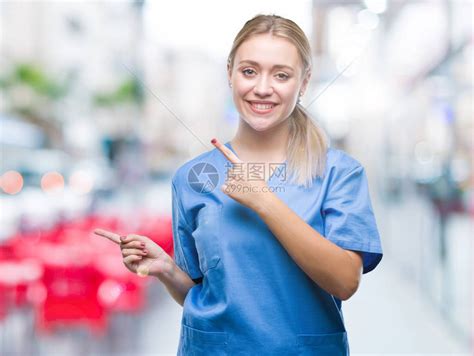 年轻的金发外科医生女医生穿着医疗制服高清图片下载-正版图片505748004-摄图网