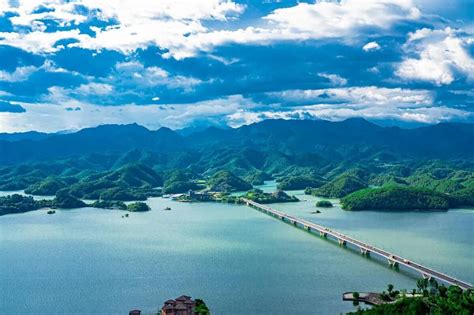 杭州千岛湖的很多小岛高清图片下载-正版图片501127427-摄图网