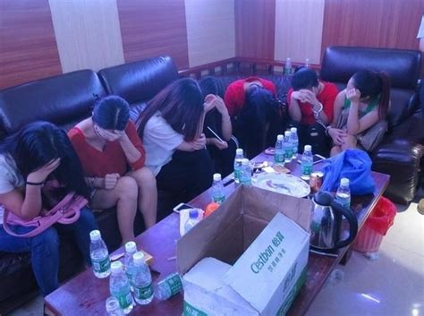 广东村民家中建“KTV” 16名男女吸毒被抓现场[组图]_图片中国_中国网
