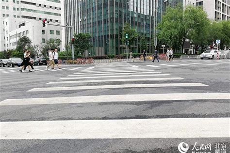 北京首个"全向十字路口"亮相 减少二次等候时间