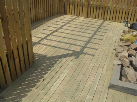 塑木地板在户外公园湿地的应用优点是什么-浙江冠森新材料有限公司