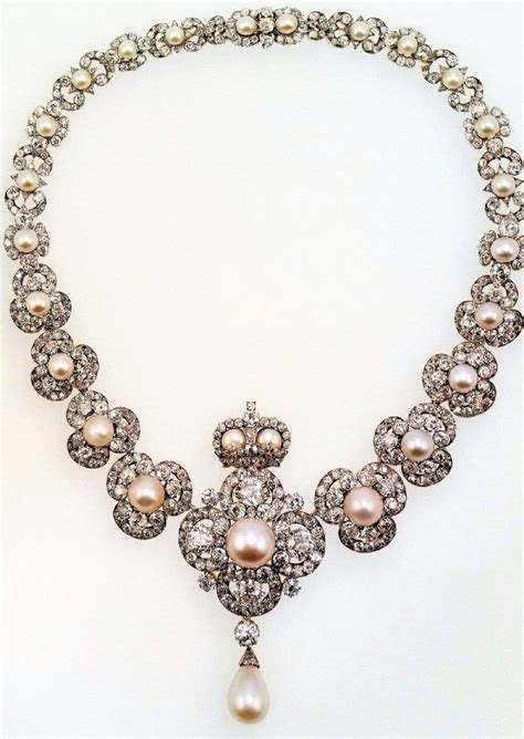 英国戴安娜王妃纪念展览：王妃的珍珠王冠和项链 – 我爱钻石网官网