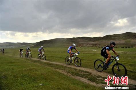 国内千名骑手穿行高原草地 领略甘南藏地风光_凤凰资讯