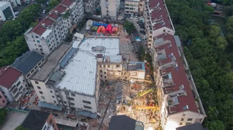 苏州坍塌酒店主辅楼连接墙体3年前已出现裂缝_凤凰网