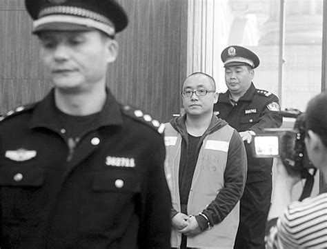灭门案嫌疑犯变寺庙僧人 17年后被抓受审判(图)-搜狐新闻