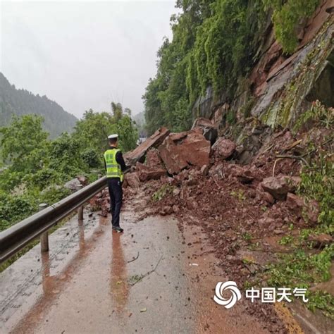 四川达州宣汉县连续降雨 山体塌方阻交通-图片-中国天气网