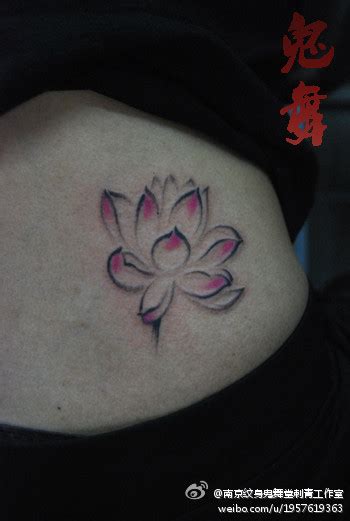 莲花纹身图案女图片