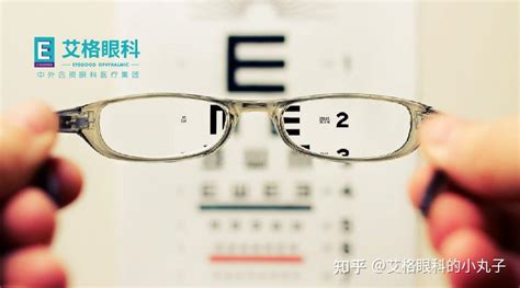 如果一个近视超过500度的人，长期不戴眼镜，视力会有什么变化？