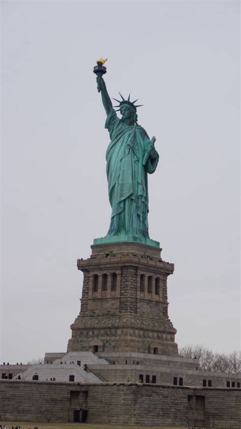 巴黎自由女神像，1886年10月28日铜像落成，是美国的象征