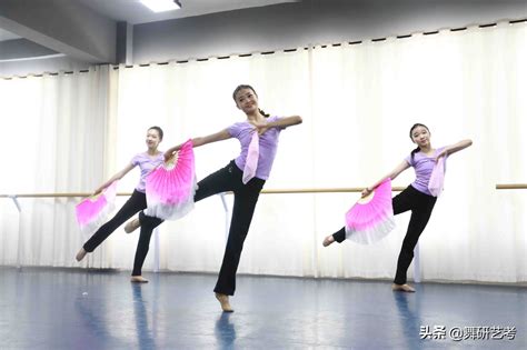 【运动会系列报道】团体舞：踏步青春，舞出魅力