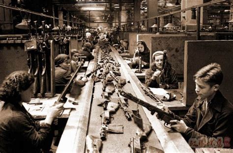 卫国战争（二战）时期的苏联兵工厂历史照片一组