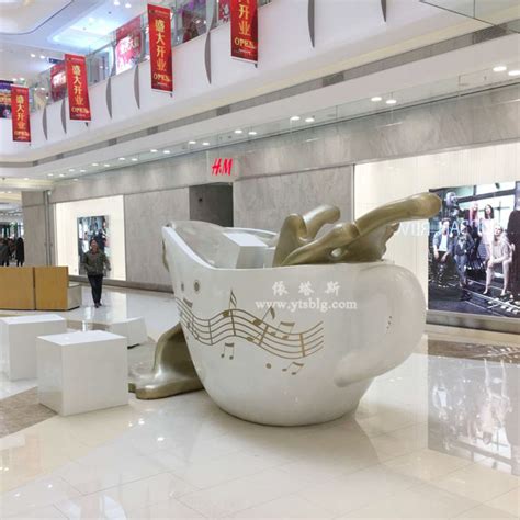 玻璃钢咖啡杯美陈雕塑让银川新华联购物中心彰显魅力-依塔斯景观空间