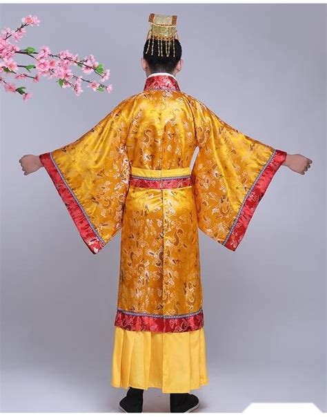 在中国古代，为何皇帝的龙袍大多为黄色，黄色有什么特殊含义吗？
