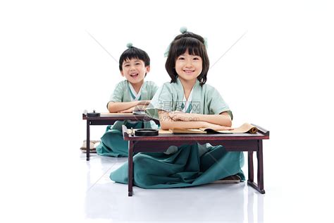 穿汉服的男孩女孩国学传统知识高清图片下载-正版图片502495280-摄图网