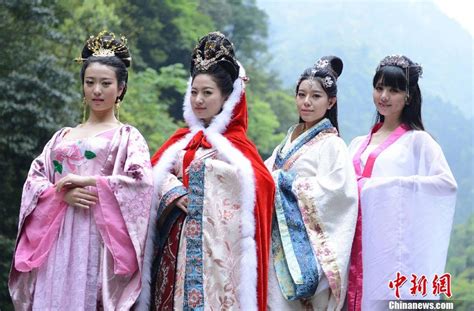 王昭君第78代后裔出演“四大美女”静态电影[高清大图]_娱乐频道_凤凰网