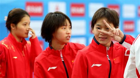 第19届世界游泳锦标赛：红婵和陈芋汐锁定这枚金牌，一路小跑和陈若琳碰拳 - 奇点