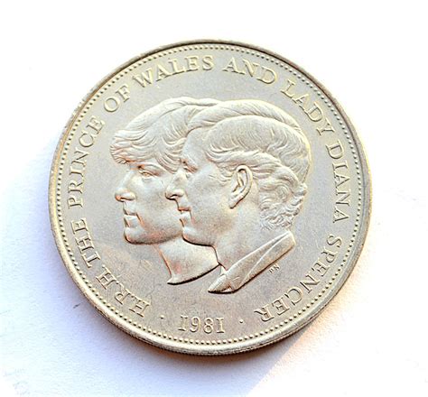 英国1镑黄铜纪念币1983年皇室徽章 佳品女王外国硬币欧洲收藏钱币-淘宝网