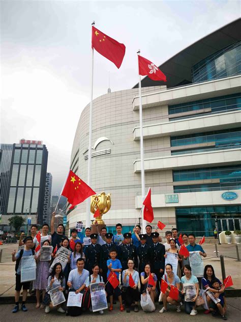 升挂国旗举行升旗典礼，香港的每个学校早该如此！_北晚在线