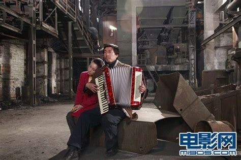 《钢的琴》发布终极版彩弹预告片 与观众同乐_娱乐_腾讯网