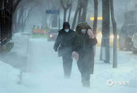 齐齐哈尔老人被困雪中~消防队紧急援助！|消防|救援_新浪新闻